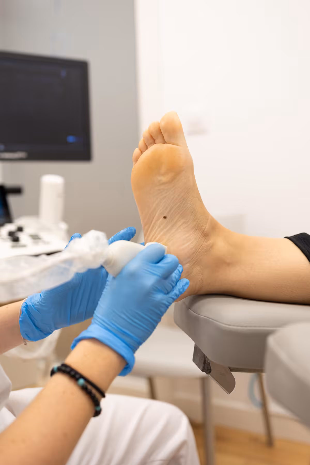 Ecografía del pie mostrando tejidos blandos plantares en Centro Podológico Henao Bilbao